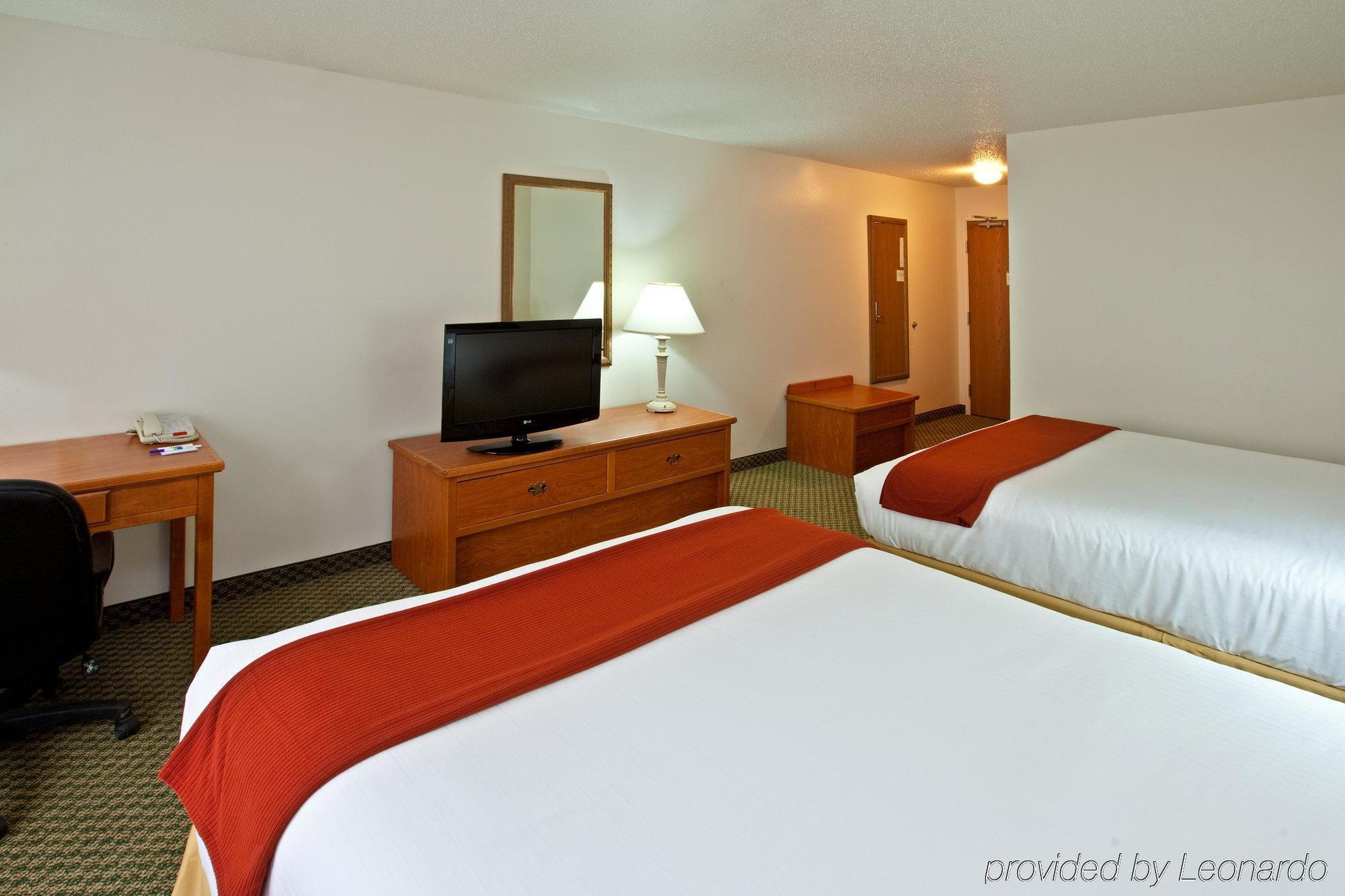 Holiday Inn Express & Suites Logan, An Ihg Hotel Exteriör bild