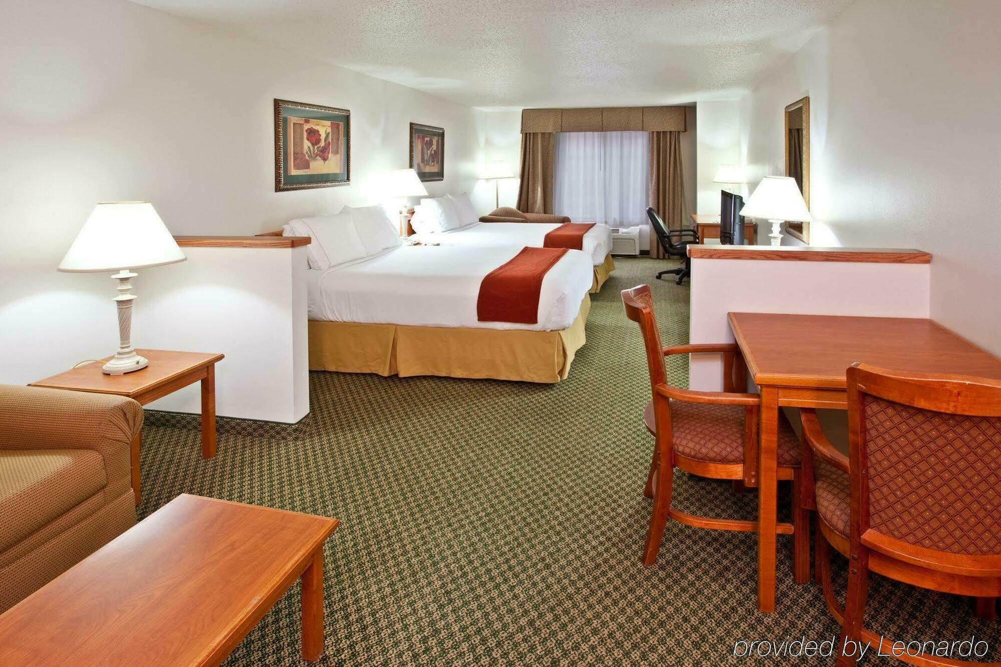 Holiday Inn Express & Suites Logan, An Ihg Hotel Exteriör bild